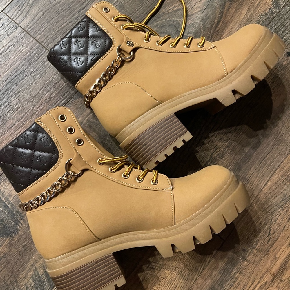 Women’s Juicy Couture 9.5 Boots